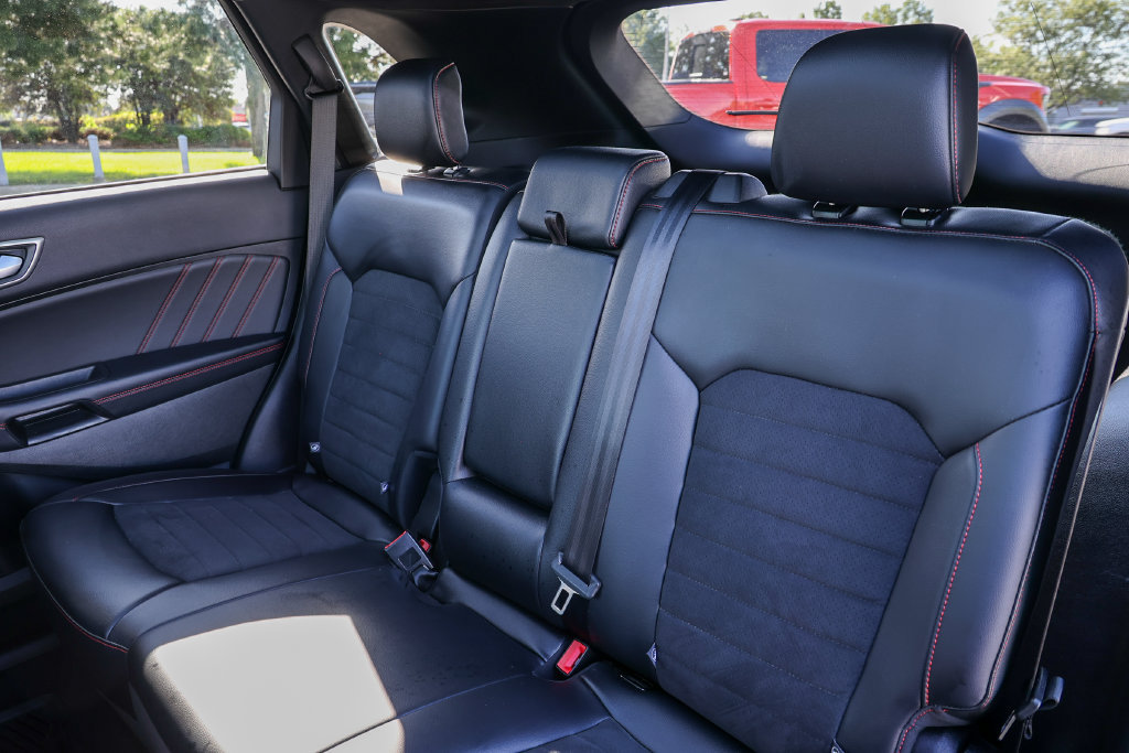 Certified 2024 Ford Edge ST-Line w/ Class II Trailer Tow Package AWD/4WD image 40