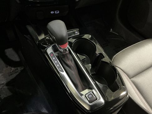 Used 2025 Chevrolet Trax RS w/ Sunroof Package image 29