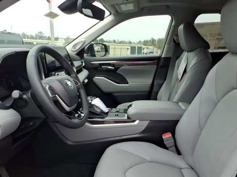 New 2026 Toyota Highlander Limited image 5