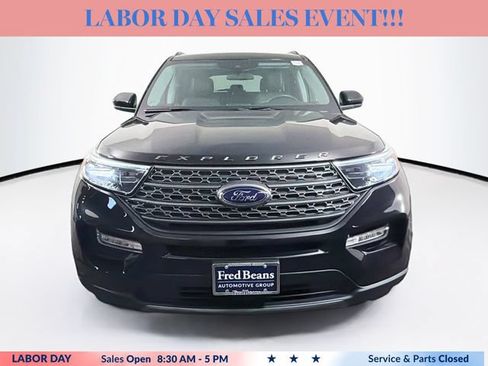 Used 2023 Ford Explorer XLT w/ Equipment Group 202A AWD/4WD image 2