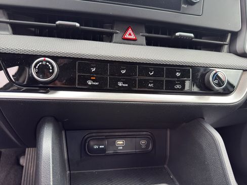 Used 2024 Kia Sportage LX image 18