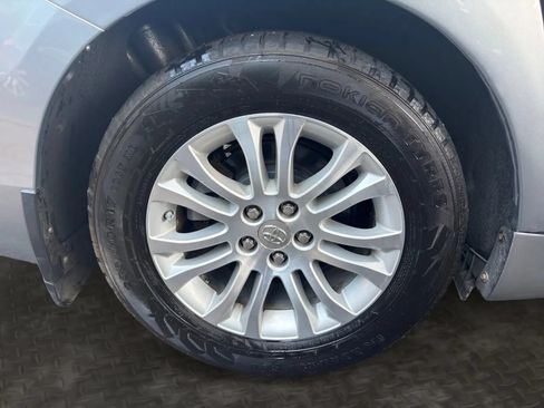 Used 2015 Toyota Sienna XLE Premium w/ Four Season Floor Mat Package FWD image 41
