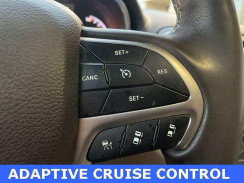 Used 2020 Jeep Grand Cherokee Overland image 12