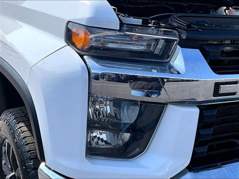 Used 2021 Chevrolet Silverado 2500 LT w/ Convenience Package image 33