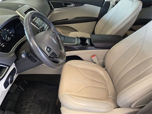 Used 2017 Lincoln MKX Select w/ Select Plus Package image 14