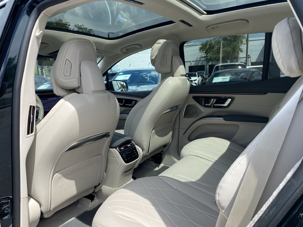 Certified 2024 Mercedes-Benz EQS 580 4MATIC SUV image 5