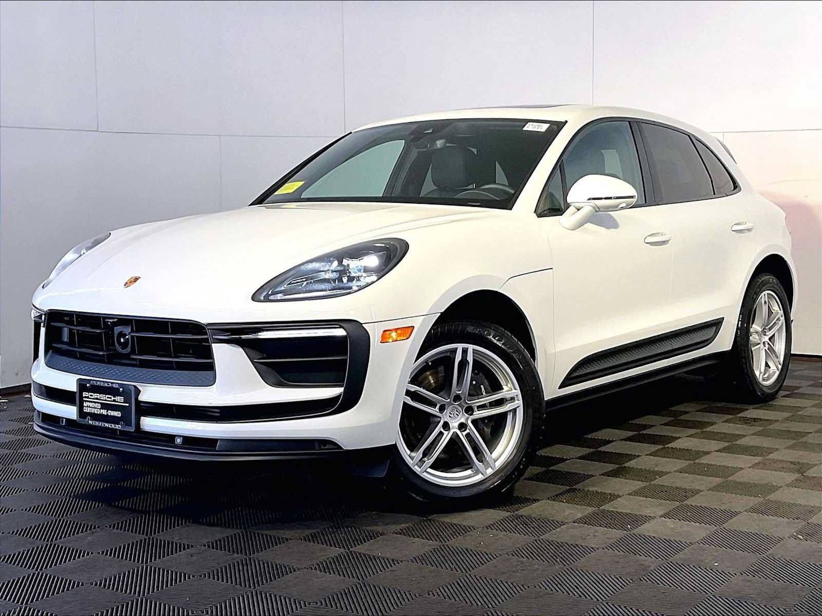 Certified 2023 Porsche Macan AWD/4WD image 1