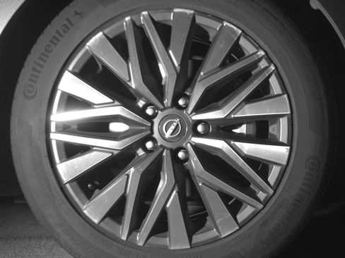 Used 2025 Nissan Altima 2.5 SV FWD image 13