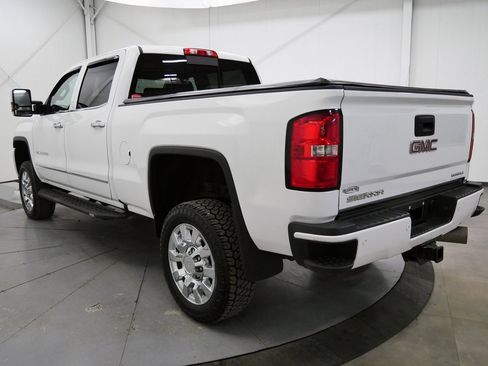 Used 2017 GMC Sierra 2500 Denali w/ Duramax Plus Package image 5