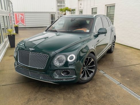 Used 2017 Bentley Bentayga image 3
