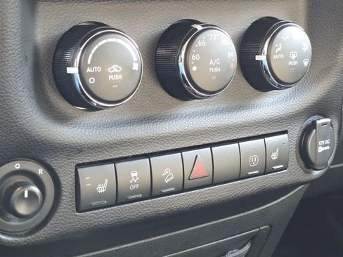 Used 2017 Jeep Wrangler Unlimited Rubicon AWD/4WD image 33