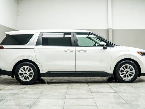 Used 2024 Kia Carnival LX FWD image 6