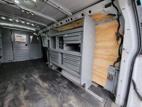 Used 2020 Chevrolet Express 3500 Extended w/ Driver Convenience Package image 7