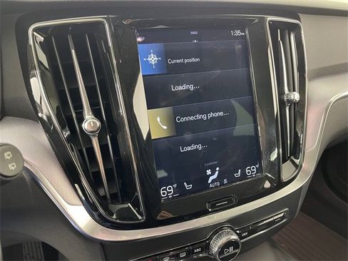 Used 2020 Volvo V60 T5 Cross Country image 7