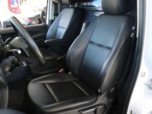 Used 2022 Mercedes-Benz Metris image 21