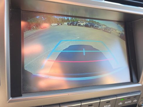 Used 2018 Lexus GX 460 Premium w/ Premium Package image 31