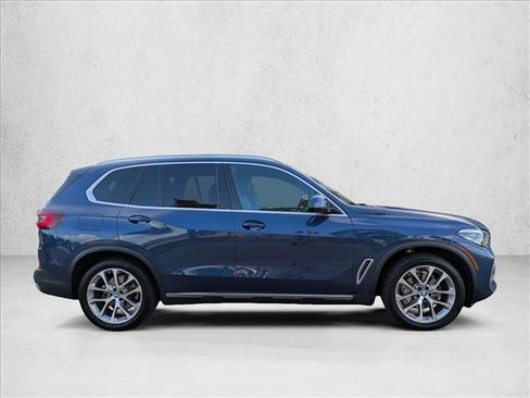 Used 2021 BMW X5 xDrive40i w/ Premium Package 3 AWD/4WD image 4