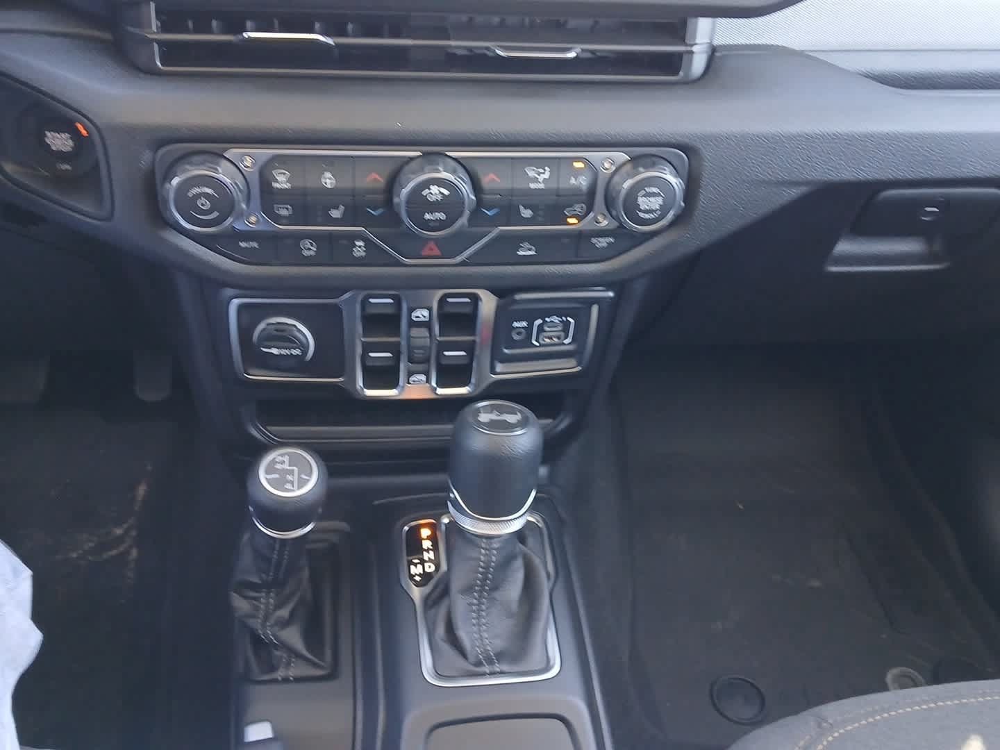 Used 2025 Jeep Wrangler Unlimited Sport AWD/4WD image 37