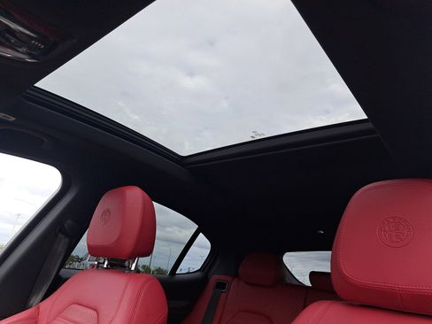 Used 2024 Alfa Romeo Stelvio Ti w/ Performance Driving Package image 27