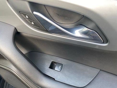 Used 2019 Chevrolet Blazer LT FWD image 27