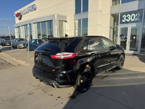 Used 2022 Ford Edge ST w/ Equipment Group 401A image 4