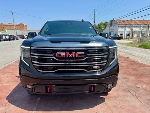 Used 2022 GMC Sierra 1500 AT4 w/ AT4 Premium Package AWD/4WD image 2