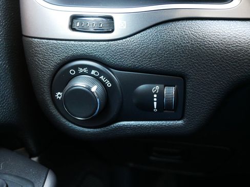 Used 2020 Jeep Cherokee Latitude w/ Cold Weather Group image 26