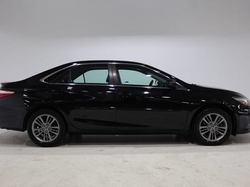 Used 2016 Toyota Camry SE w/ Moonroof Package FWD image 8