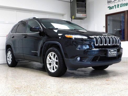 Used 2017 Jeep Cherokee Latitude w/ Comfort & Convenience Group image 6