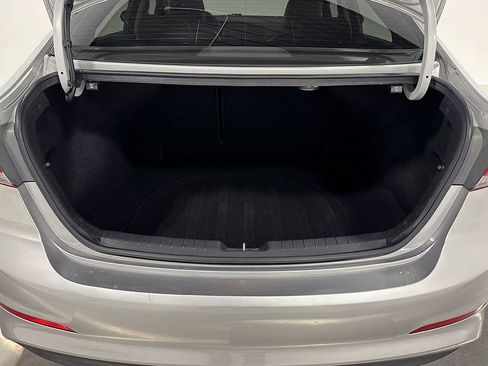 Used 2017 Hyundai Elantra Limited w/ Limited Tech Package 04 FWD image 5