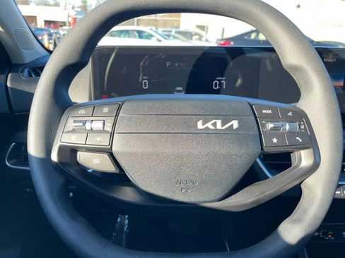 Used 2025 Kia K4 LXS image 27