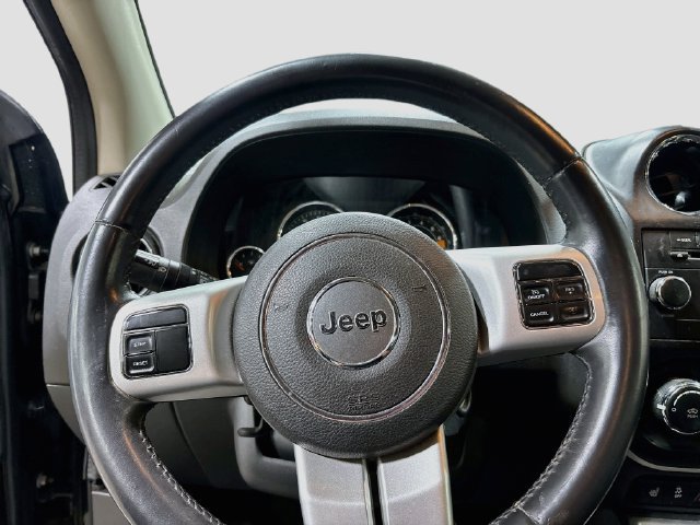 Used 2015 Jeep Compass Latitude AWD/4WD image 12
