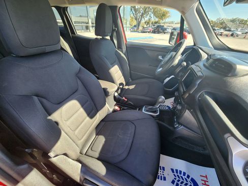 Used 2019 Jeep Renegade Latitude image 14