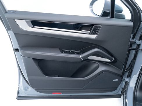 New 2026 Porsche Cayenne image 22