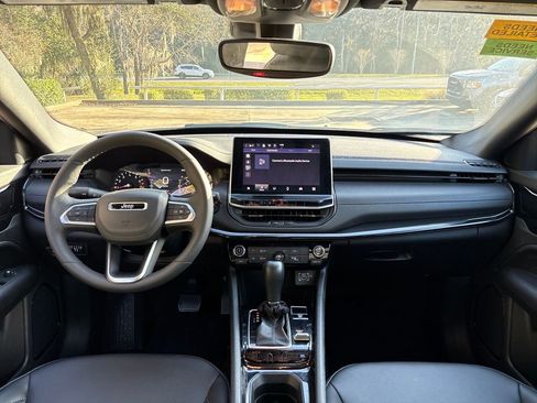 Used 2025 Jeep Compass Latitude w/ Altitude Special Edition image 7