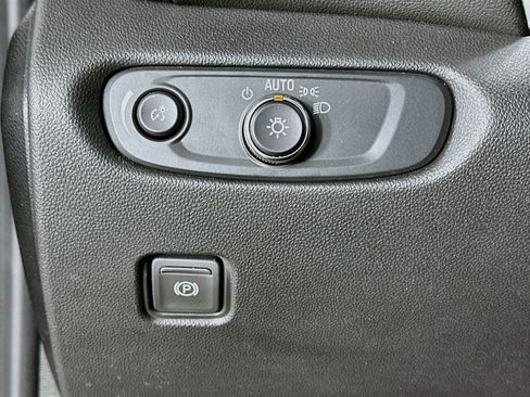 Used 2025 Chevrolet Blazer LT FWD image 17