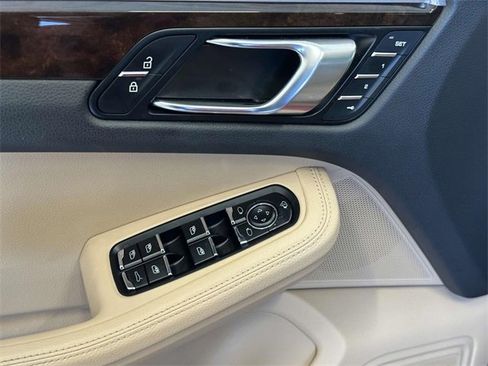 Used 2024 Porsche Macan image 21