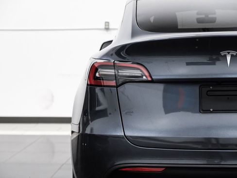 Used 2023 Tesla Model Y Long Range AWD/4WD image 50