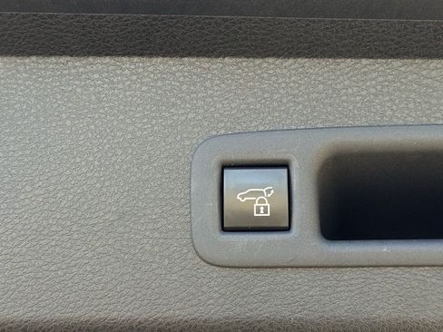 Used 2025 Toyota Sienna XLE FWD image 35