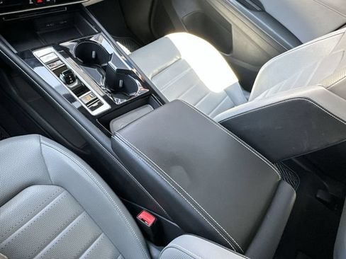 Used 2024 Volkswagen Atlas Cross Sport SEL R-Line AWD/4WD image 21