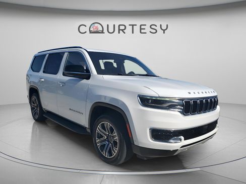 Used 2024 Jeep Wagoneer Series II w/ Flexible Seating Group RWD image 4