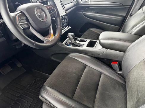 Used 2021 Jeep Grand Cherokee Laredo X AWD/4WD image 13