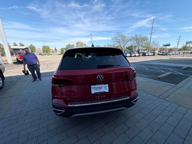 Used 2023 Volkswagen Taos SE FWD image 6