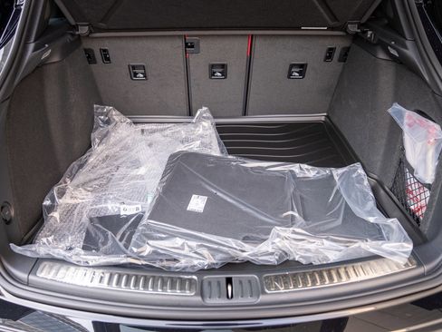 Certified 2025 Porsche Macan AWD/4WD image 25