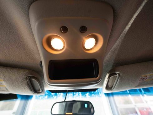 Used 2004 Chevrolet Silverado 2500 LT w/ Heavy-Duty Power Package image 18