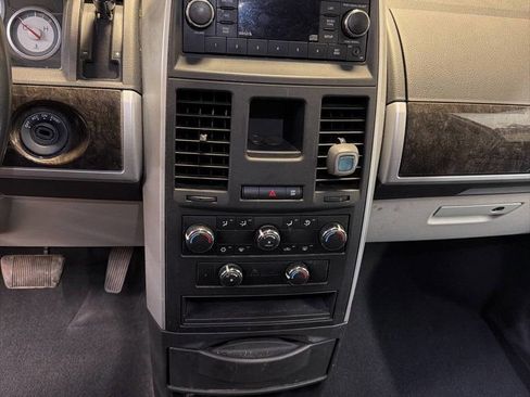 Used 2010 Dodge Grand Caravan SXT image 14