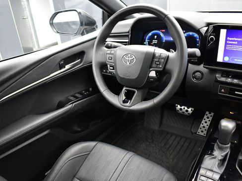 Used 2025 Toyota Camry XSE image 23