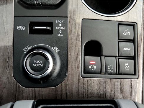 Used 2023 Toyota Highlander Limited image 36