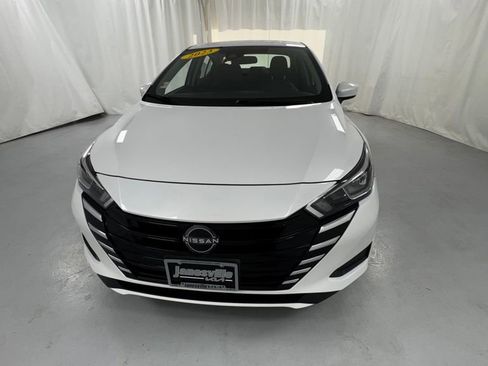 Used 2023 Nissan Versa SV FWD image 8