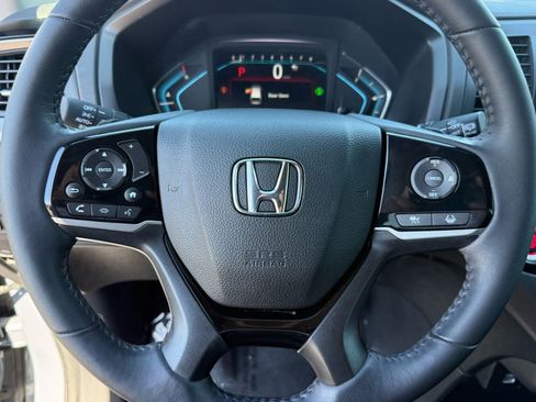 Used 2024 Honda Odyssey Touring image 16